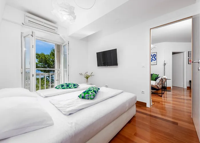 Mare * Макарська